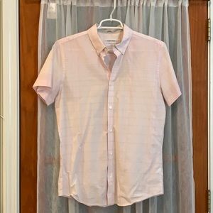 Pink men’s button down short sleeved shirt